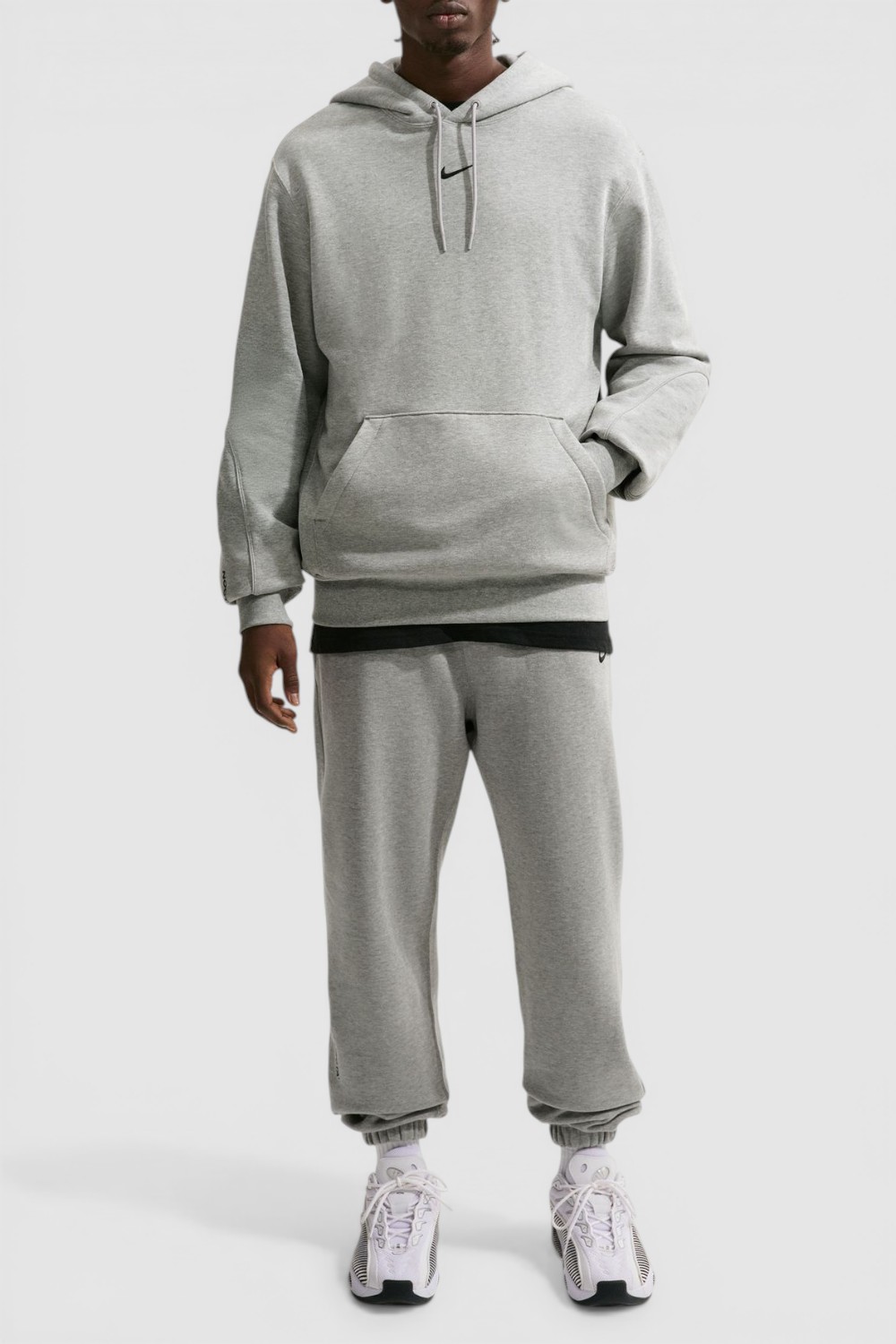 תמונת כל הלוק של סווטשירט נייקי X נוקטה